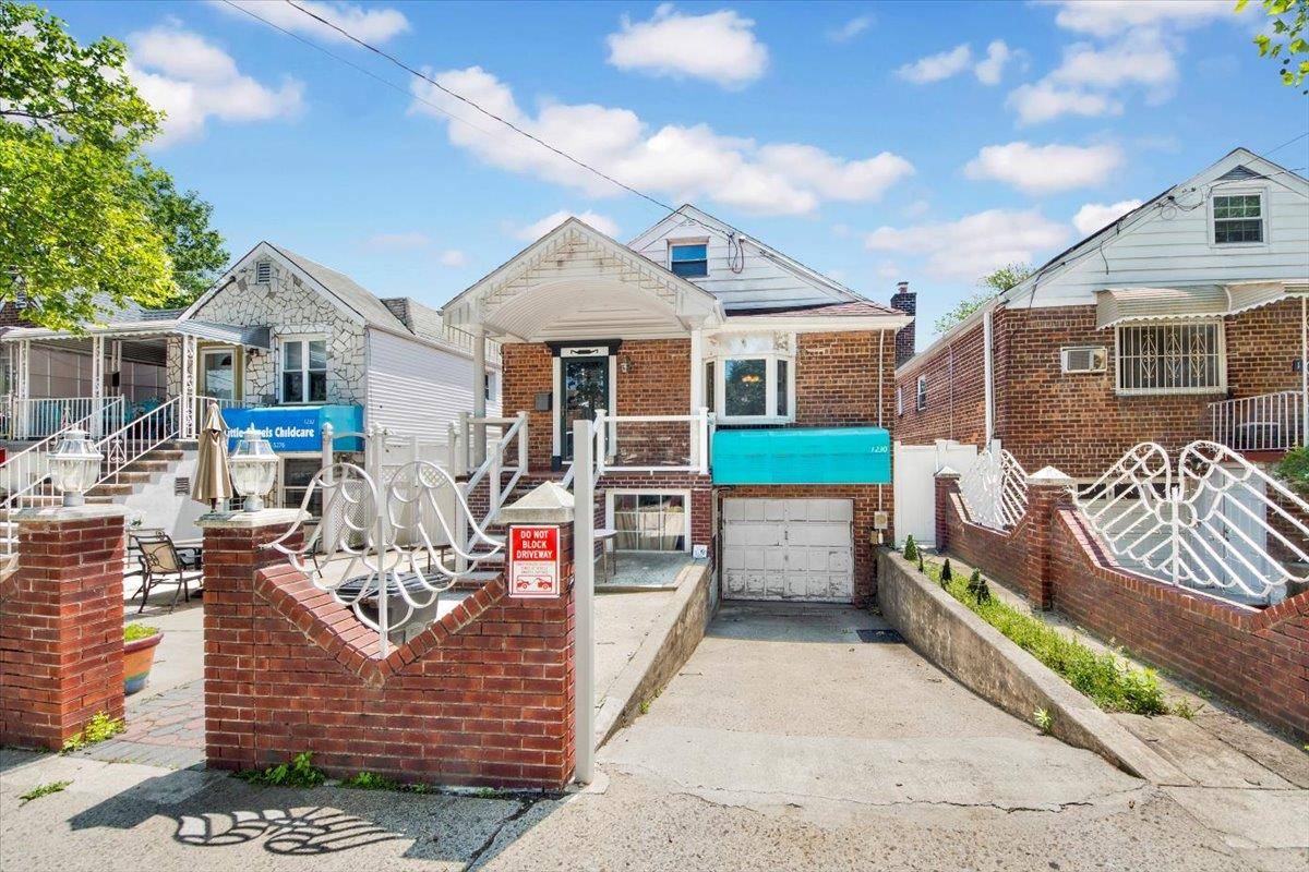 Check out this fully detached single Family home Located on a charming, tree lined street near Pelham Gardens in the desirable Allerton Avenue area, this brick maintained residence offers exceptional ...
