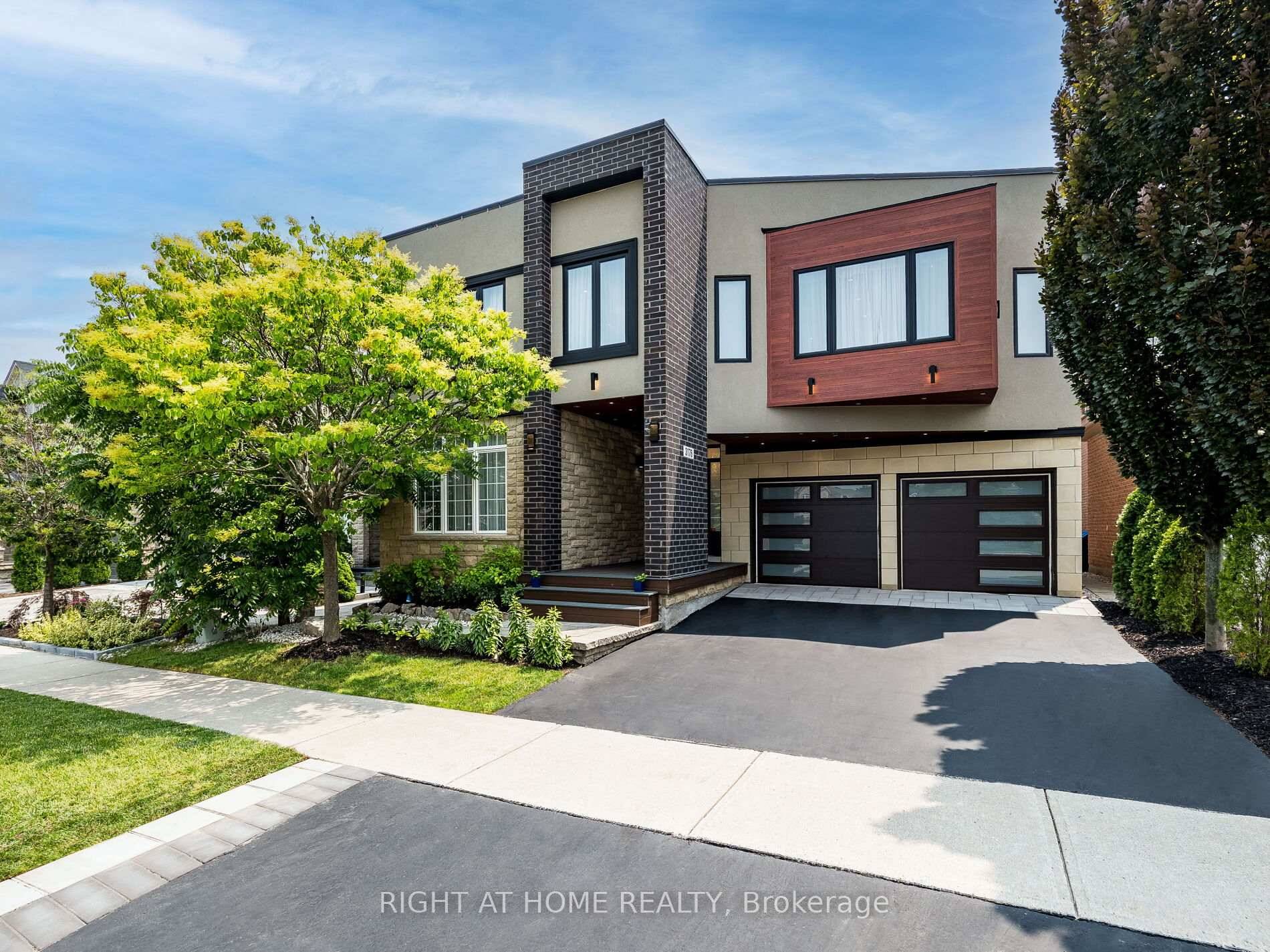 Imagine The Classical Family Home Taste, Dressed In Modern Fashion, Sparkled By The Home Automation Technology Where Meticulous Design is in place.