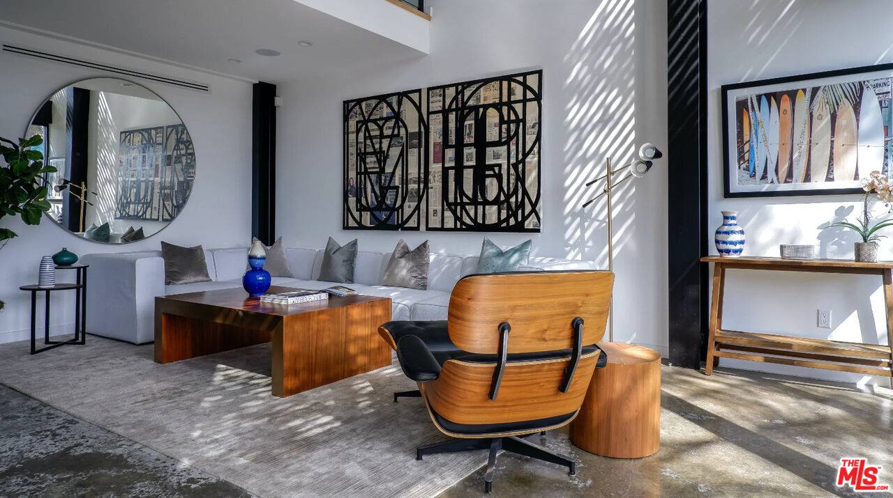 305 N Venice Blvd Marina Del Rey LA