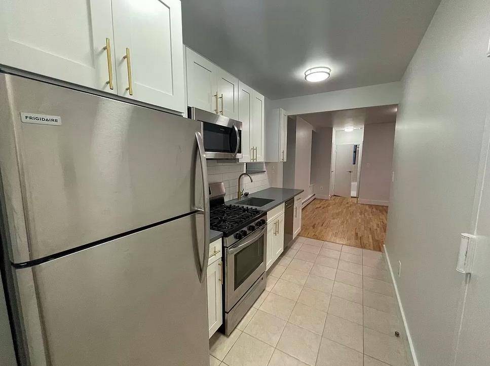 HUGE TWO BEDROOM ONE BATH right by CENTRAL PARKLARGE LIVNG and DINING ROOMNEWLY RENOVATEDBEDROOMS fit QUEEN BED and DESK Located on the 4th floor three flights up facing the back ...