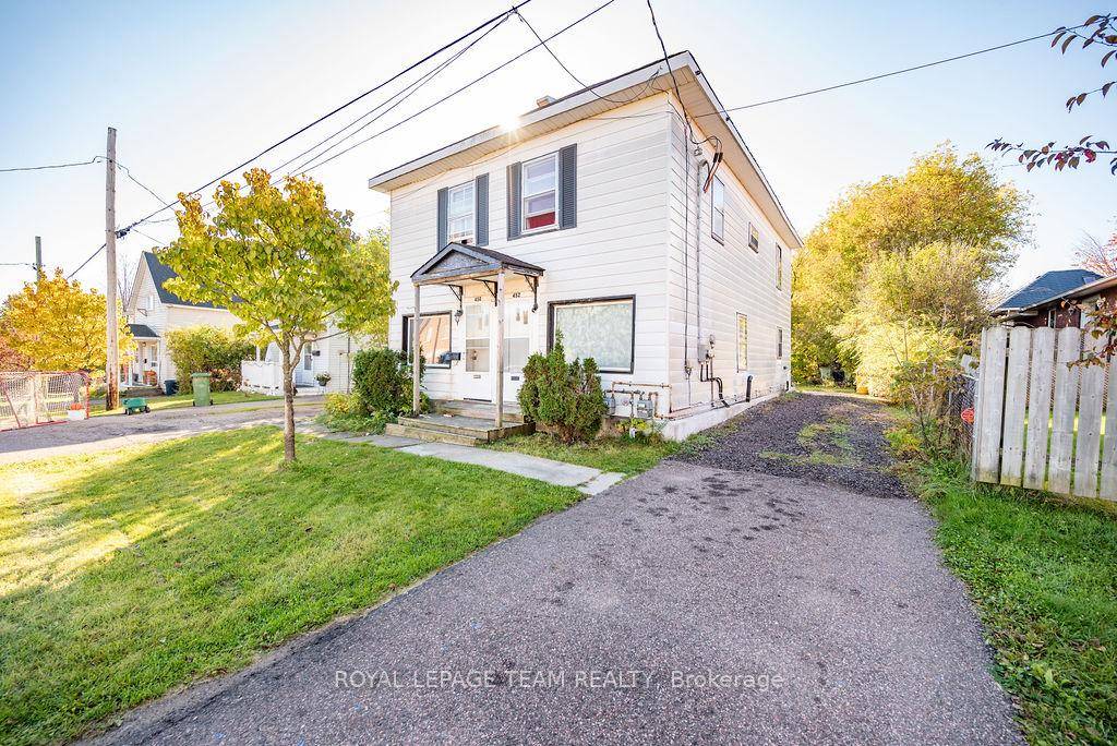 Attention investors ! Here's your chance to add an income generating property to your portfolio.