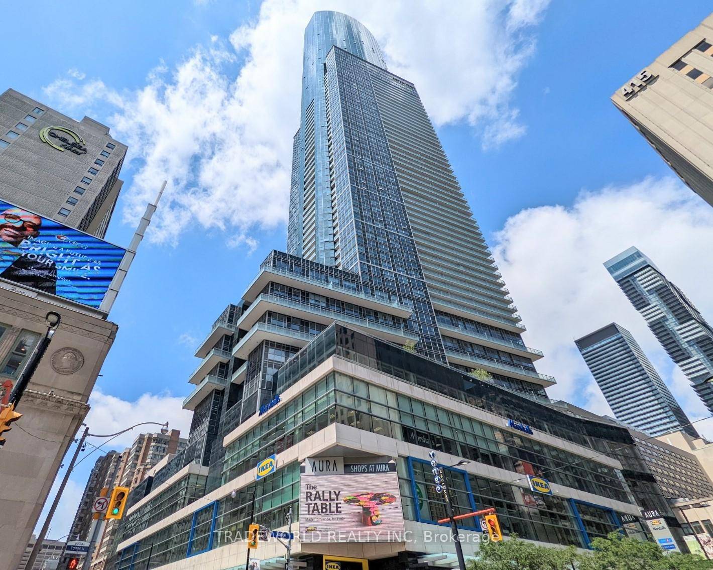 Luxury Condo Locate In The Heart Of Downtown Toronto Closed to U Of T, Toronto Metropolitan University, Eaton Centre, Art Gallery Of Ontario, Hospital, Commercial District