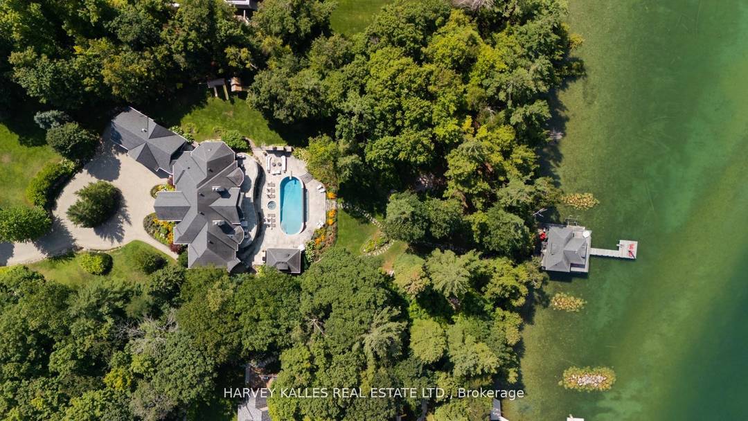 Stunning World Class Waterfront Estate on Kempenfelt Bay Lake Simcoe !