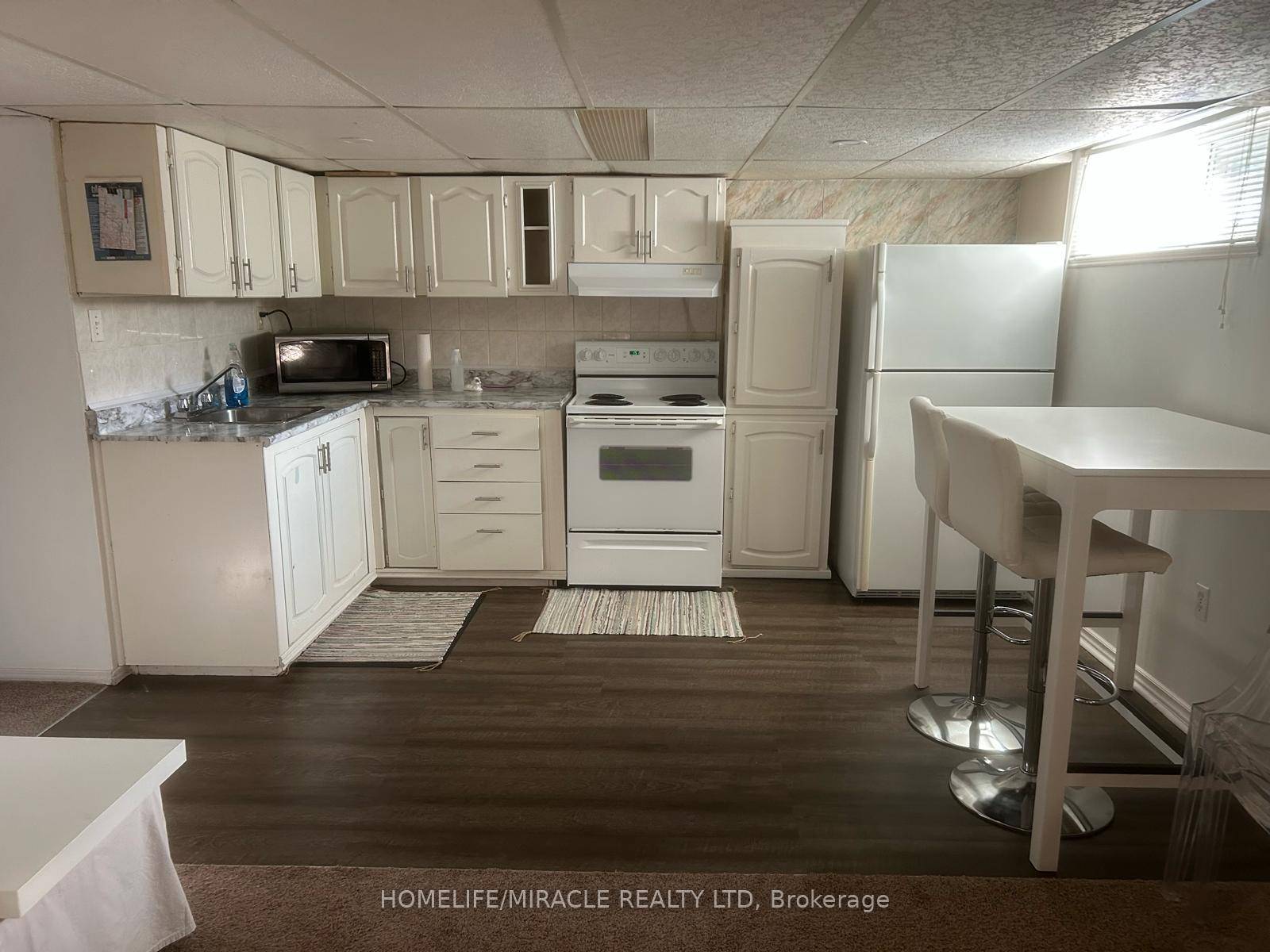 A beautiful and spacious one bedroom basement apartment is available for lease in a quiet, family friendly neighbourhood.