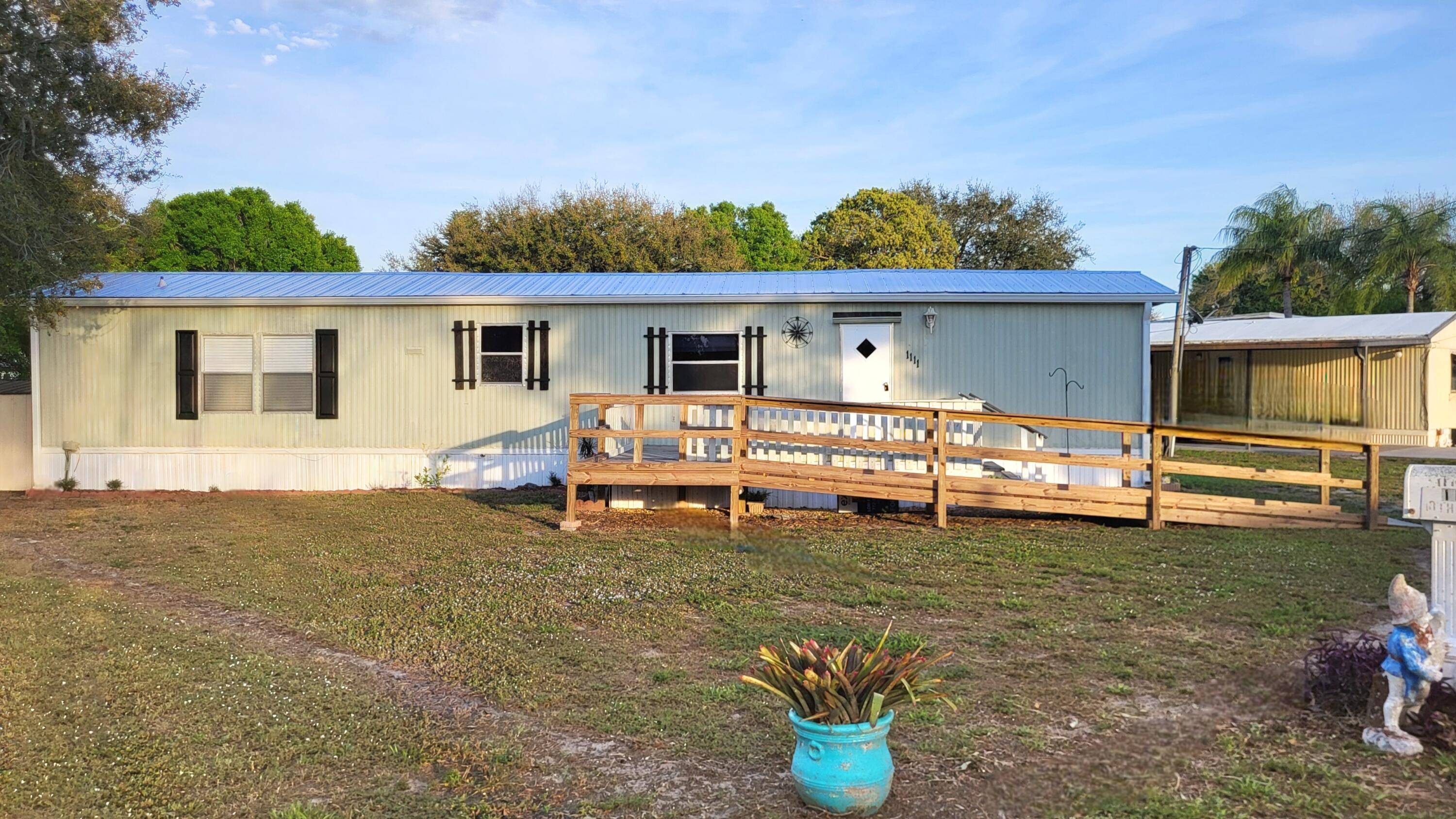Lake Okeechobee access. Furnished 2 2 on wide, deep canal.