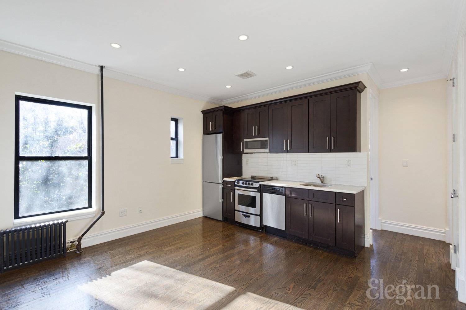 Sunny and bright ! 4 Bedroom w 2 Full Bathrooms and Washer amp ; Dryer in the heart of Brooklyn Heights.