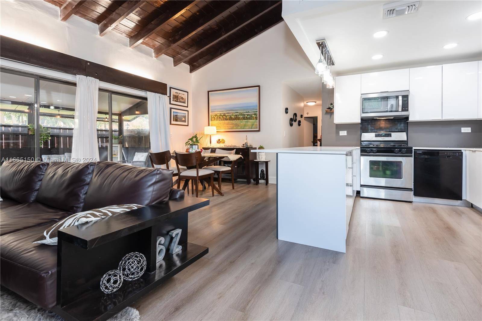 Marvelous single story corner unit located in Missionwood neighborhood.