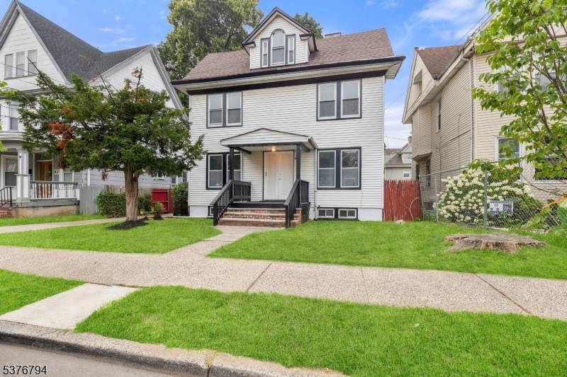 Welcome to 827 S 11th Street, a beautifully renovated home offering 5 bedrooms and 1.