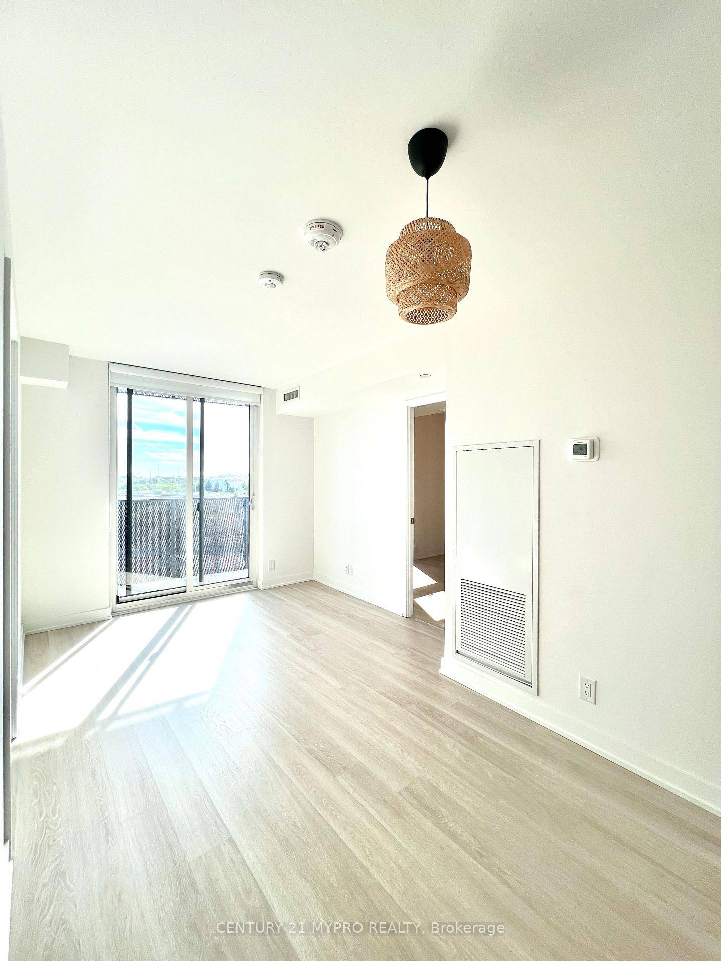 Beautiful and functional West facing with lots of sunlight 2 Bed, 2 Bath condo featuring a highly sought after split bedroom layout for optimal privacy and space.