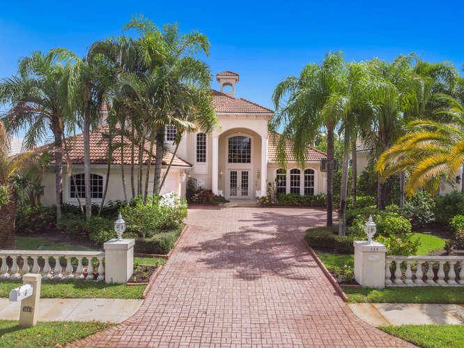 Spacious and beautiful custom built 3, 937 sq ft home w 4 beds 4.