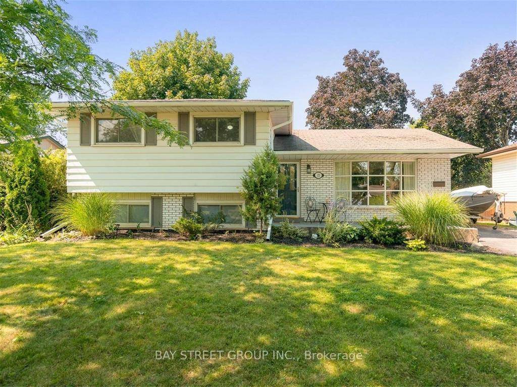 3 bedrooms 1 bath main level apartment located in sought after Northend St.