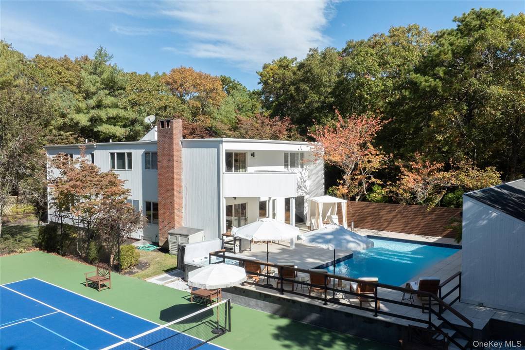 Discover the finest rental that Quogue Village has to offer.