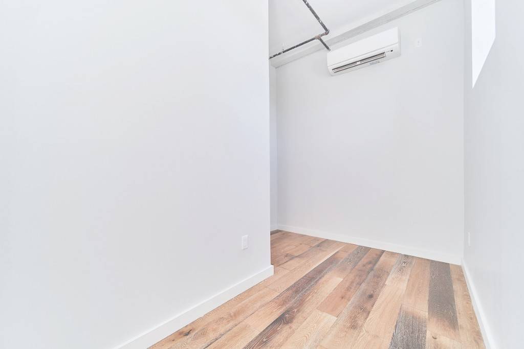 BRAND NEW DEVELOPMENT ! NASSAU BREWING COMPANY HEART OF CROWN HEIGHTSRESIDENCE FEATURES Unique Duplex Loft 2BRExpansive Custom CabinetryLuxe AppliancesSpa like Bathrooms w Subway Tiled WallsCustom VanityWasher amp ; Dryer In ...