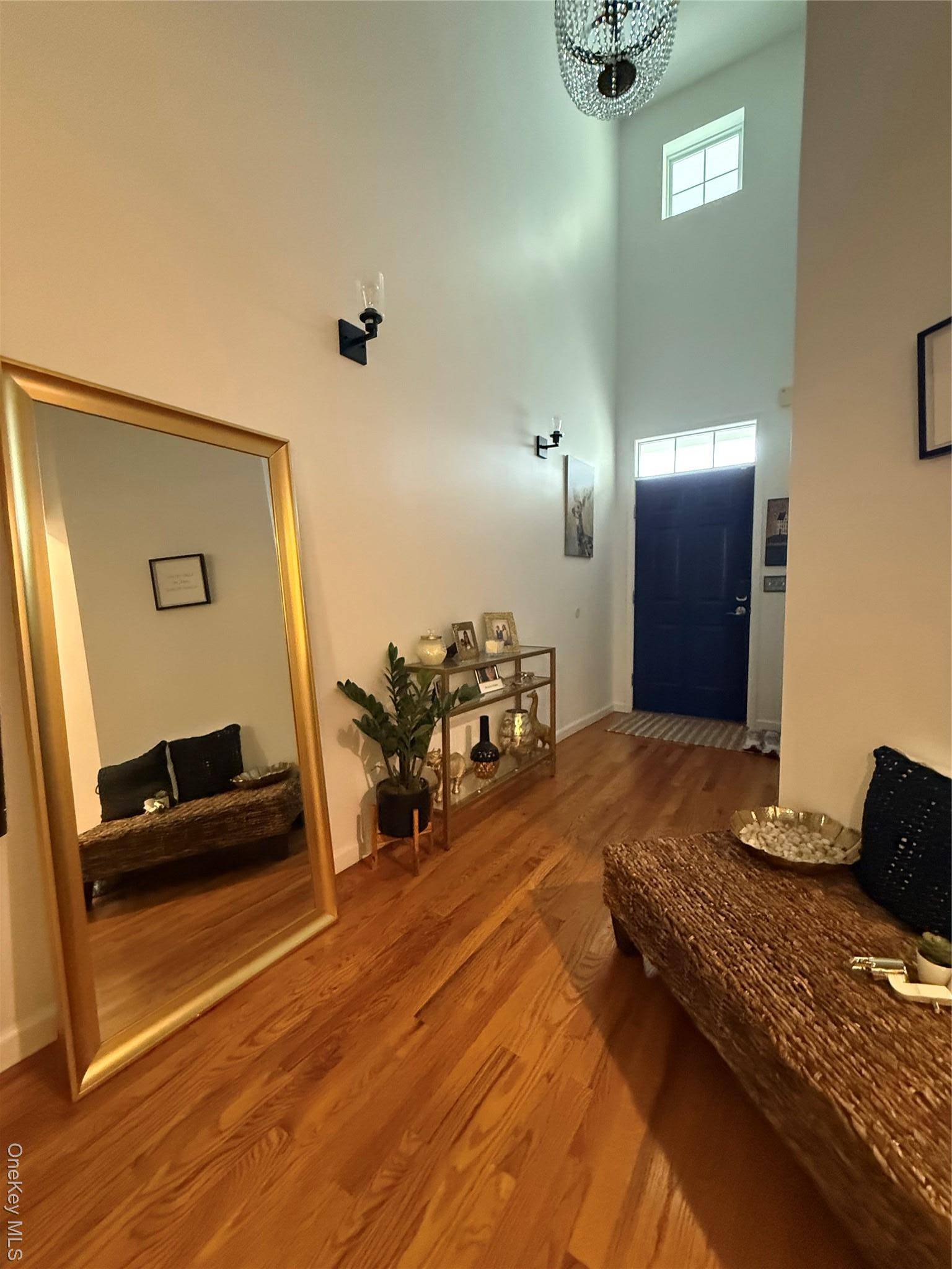 ? Beautiful Townhouse for Rent Move In Ready !