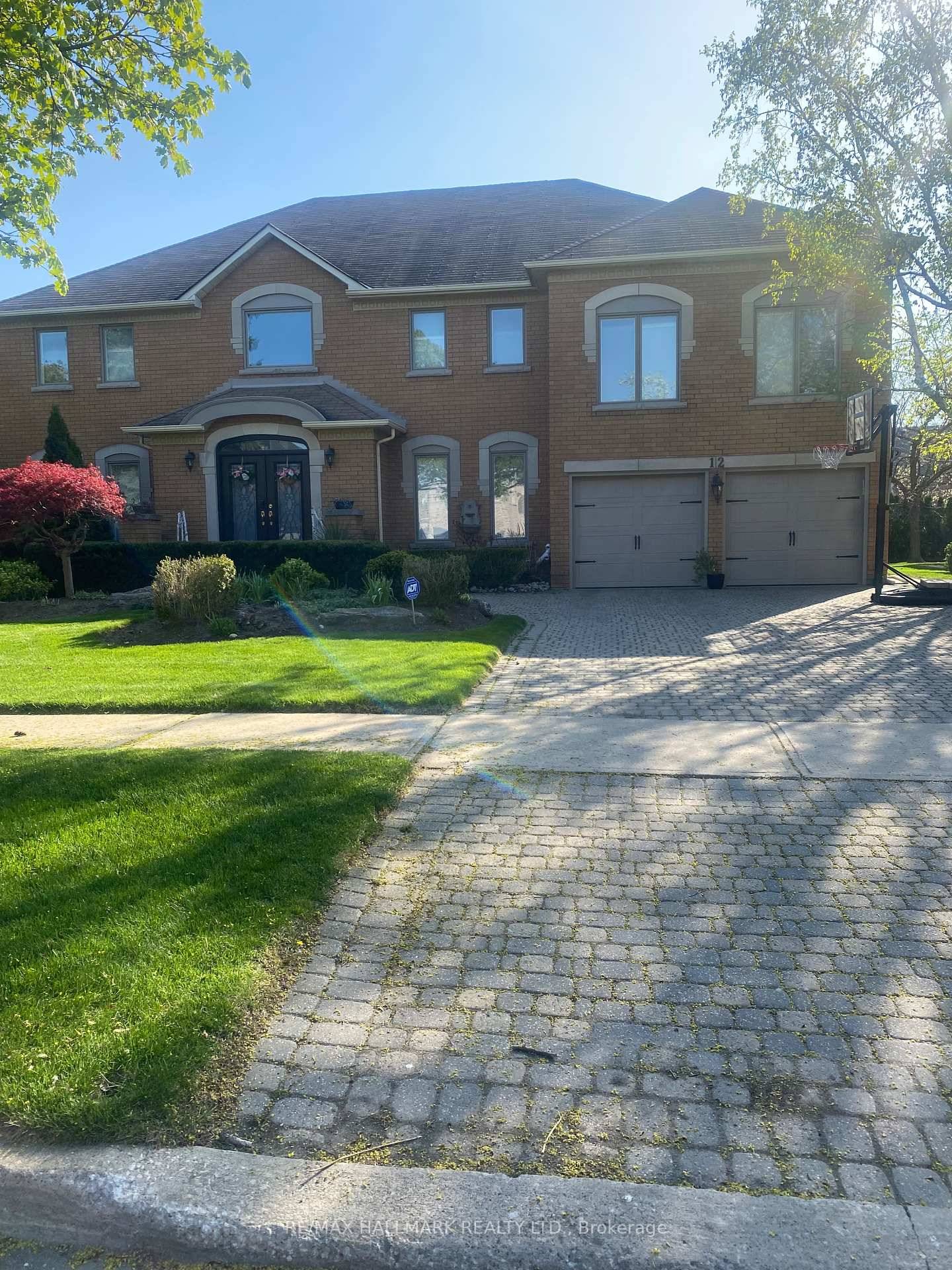 Absolutley Stunning 5 Bdrm Home In Prestigious Bayview Hill !