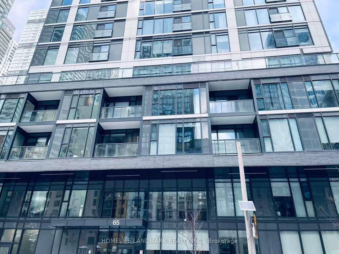 Welcome to this bright and spacious 3 bedroom unit.