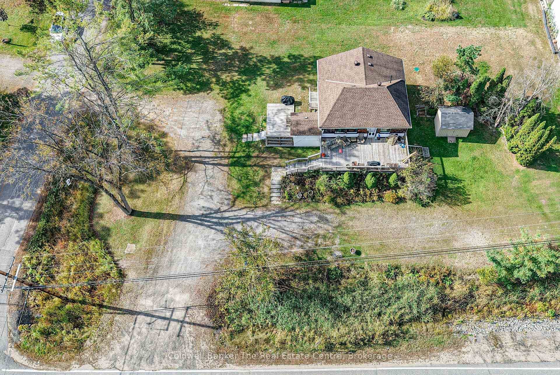 Welcome to this fantastic duplex and income generating property, just moments away from the enchanting Gravenhurst Wharf and Muskoka Bay Park.