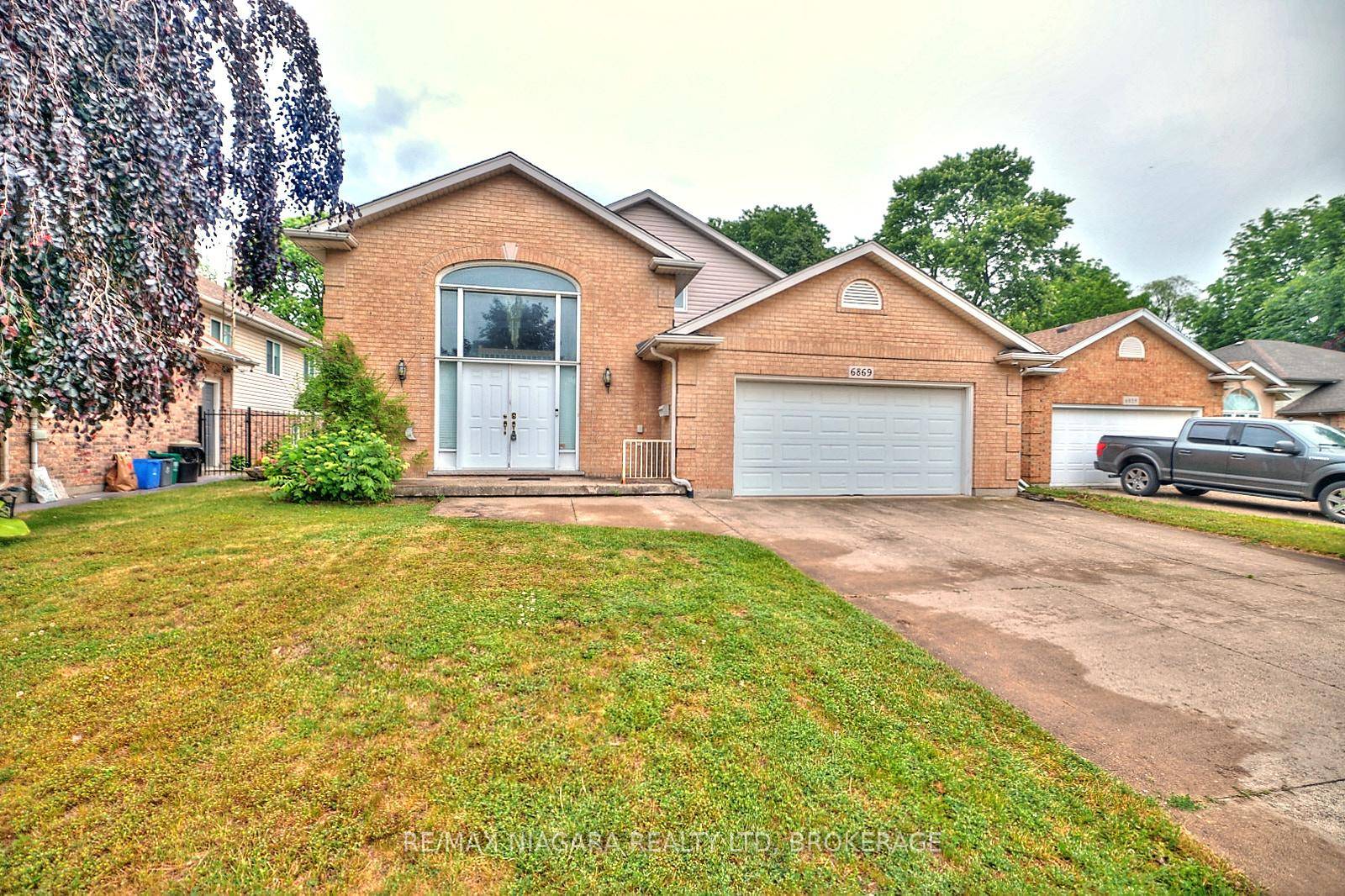 Located in the tranquil and highly sought after neighbourhood of Niagara Falls, 6869 Imperial Court is a beautiful 4 bedroom, 3 bathroom home that combines comfort, space, and charm.