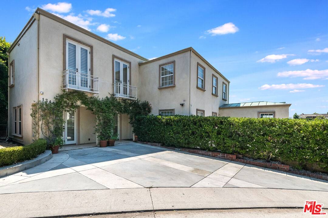 1344   Belfast Dr 4BR Sunset Strip La