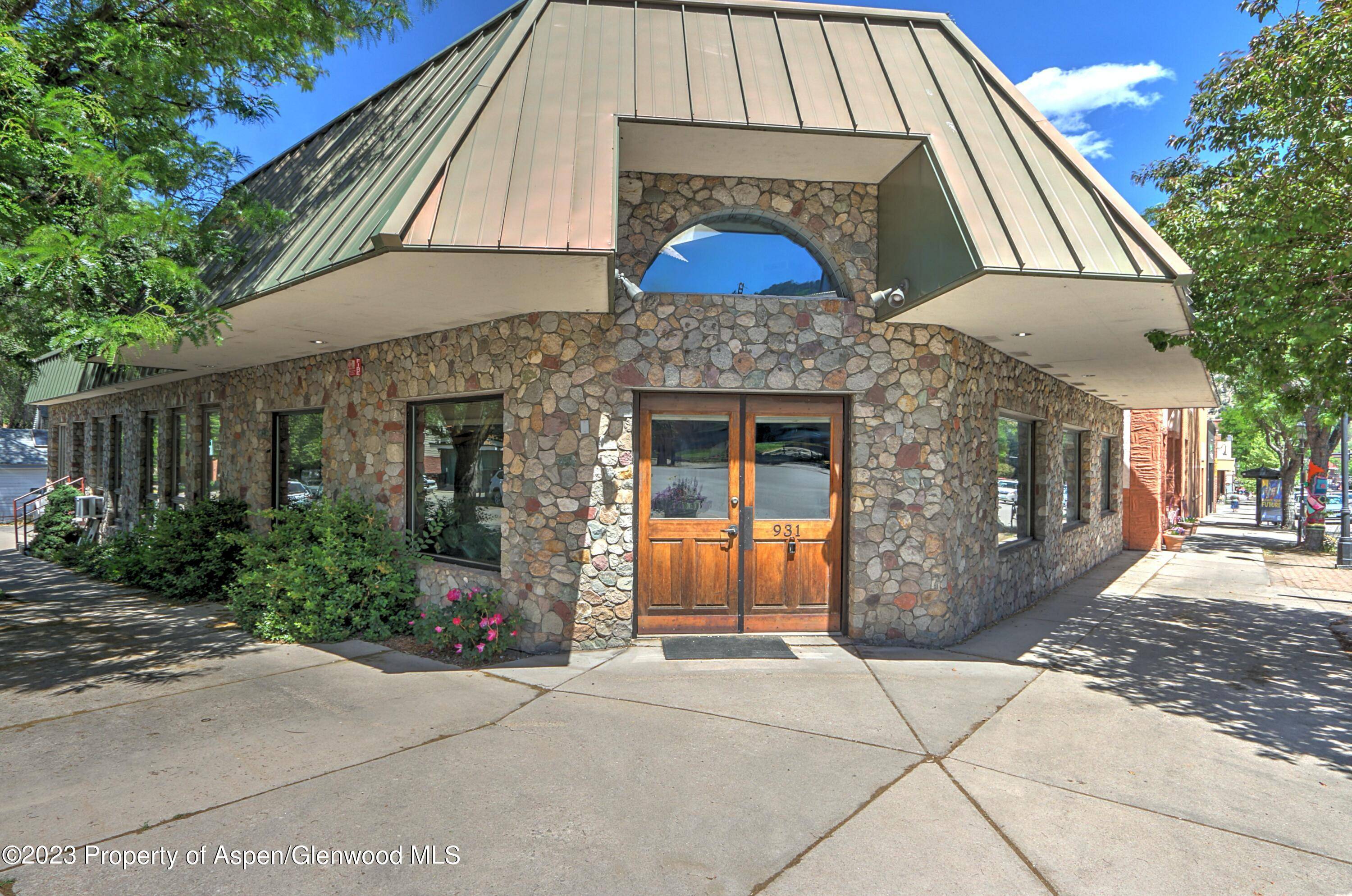 DOWNTOWN INVESTMENT ! Great opportunity to own your own commercial building on Grand Avenue with high visibilitY and traffic.