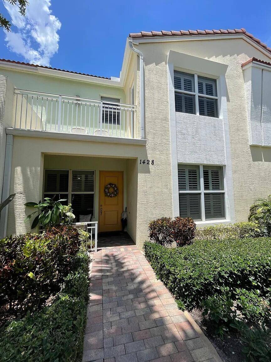 Step into effortless living in this beautifully maintained townhome in a prime Boca Raton location.