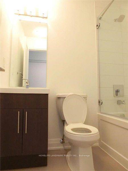 Over 1, 000 Sq. Ft. Of Luxury Condo Townhouse, Plus Extra 367 Sqft Huge Rooftop Terrace.