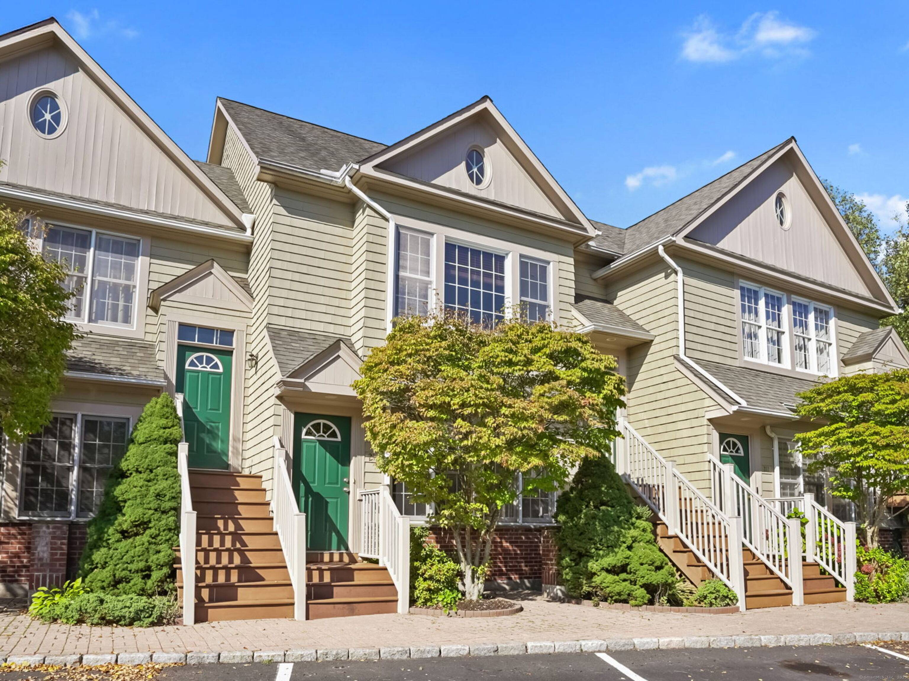 Move right in and enjoy this beautifully renovated 1 bedroom, 1 bath condominium just moments from town, train, shops, and restaurants.