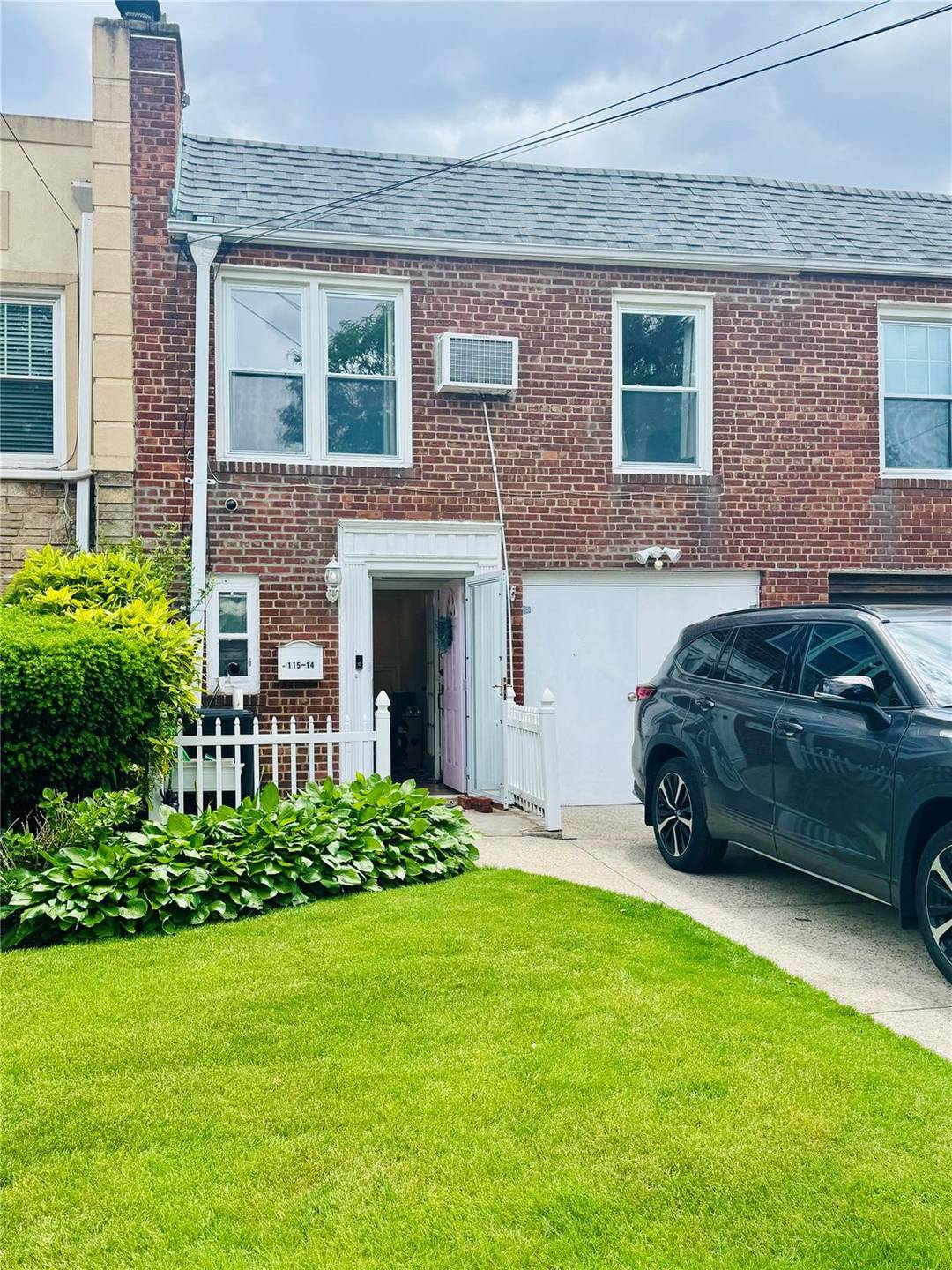 NO BASEMENT. 1ST FL 1 BR LR DR KIT FULL BATHROOM AND LIVING ROOM.