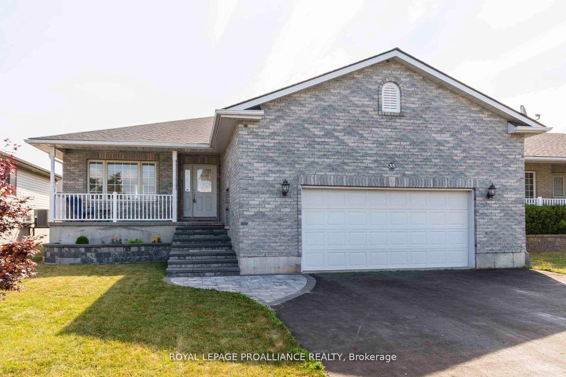 Looking for 3 Bedrooms on the Main Floor ?