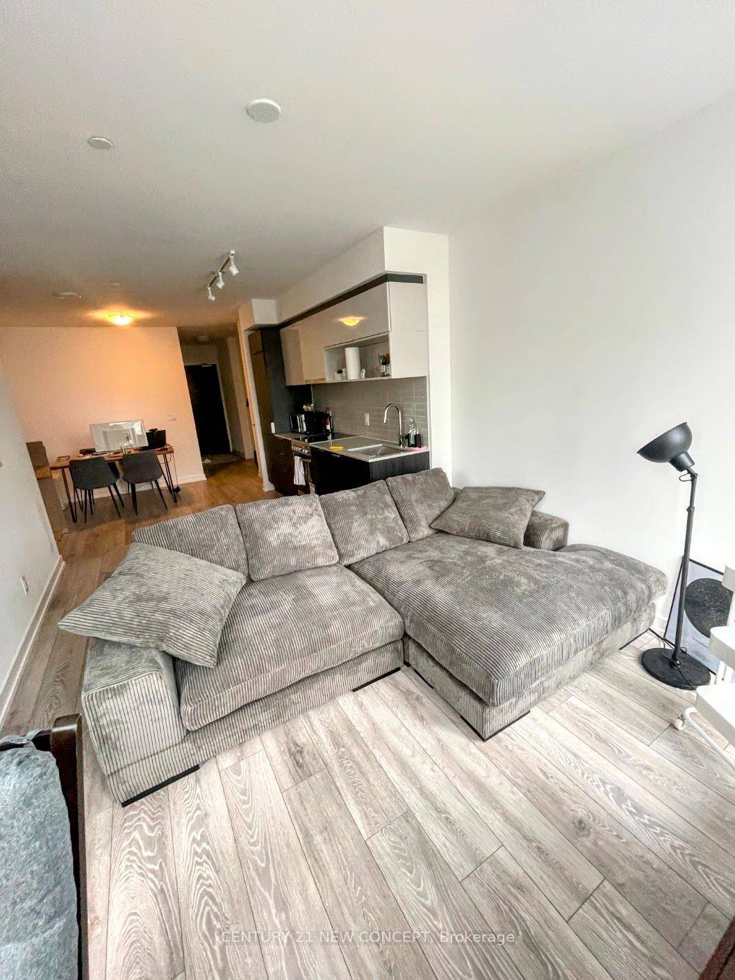 This oversized furnished 1 bedroom unit approx.