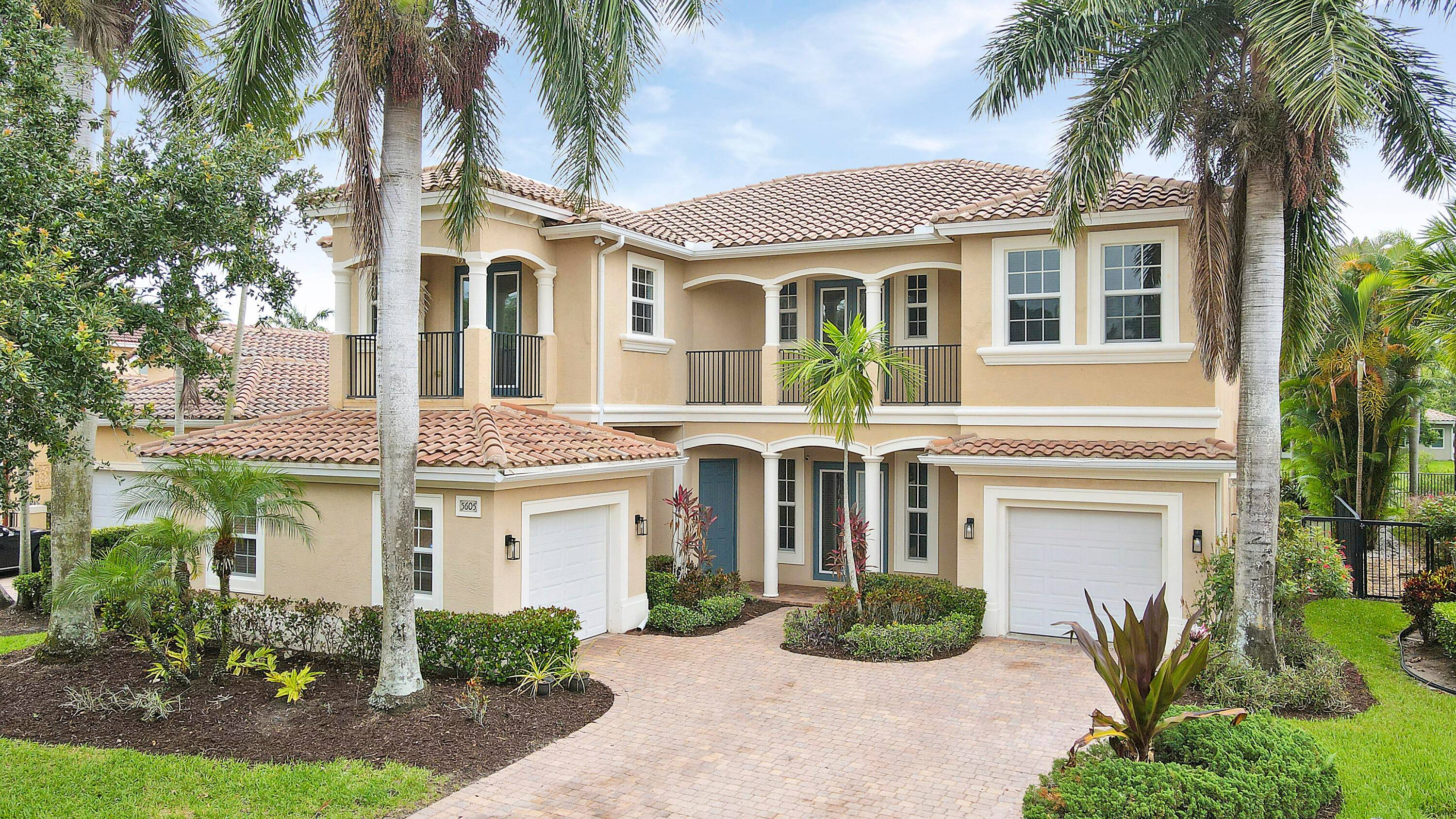 Sequoia model POOL home on a premier cul de sac location !