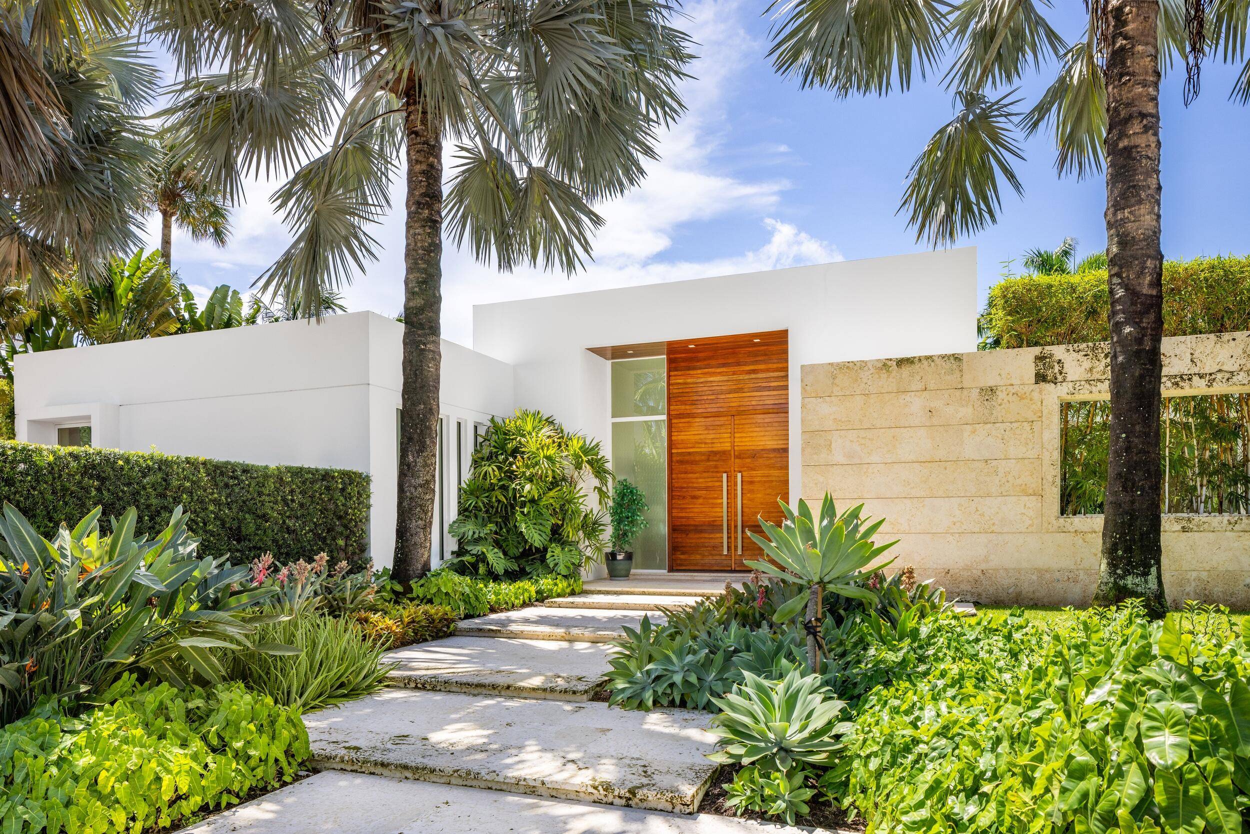 Stunning, custom contemporary home designed by award winning architect Daniel Kahan of Smith and Moore Architecture.