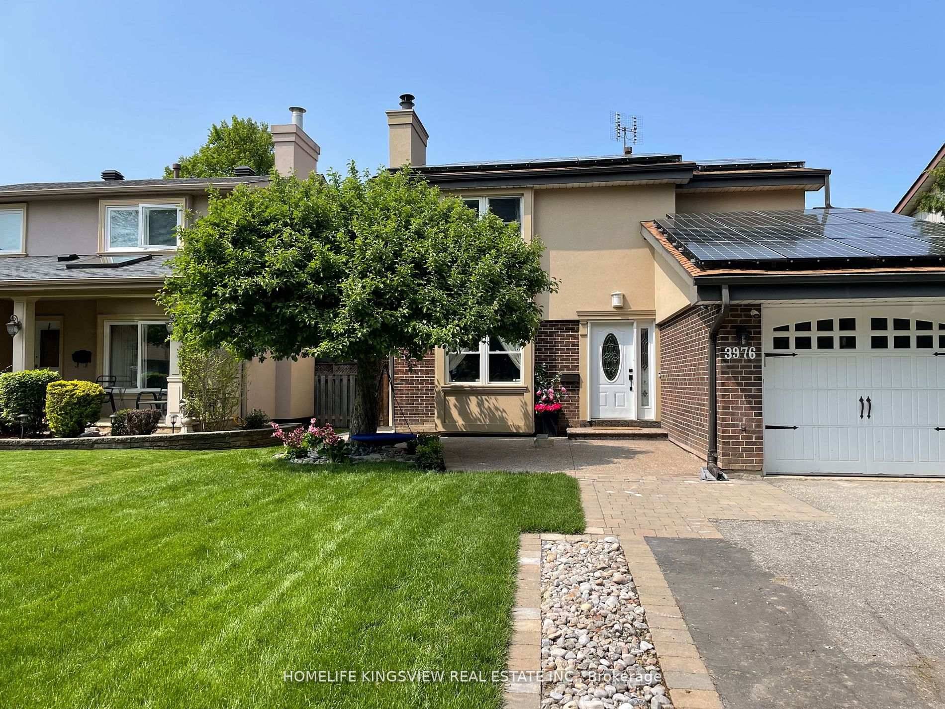 Welcome to 3976 Taffey Crescent a beautifully maintained 3 1 bedroom, 4 bathroom detached home located in the highly desirable Erin Mills community of Mississauga.