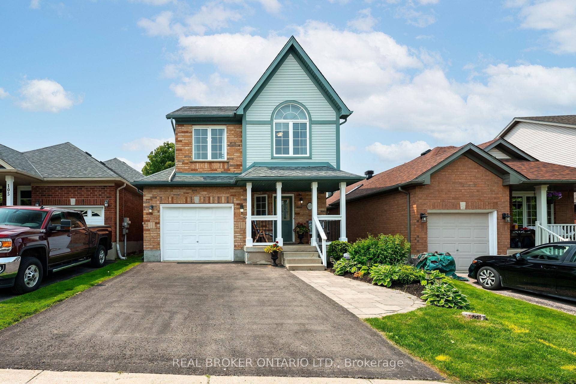 Welcome to 107 Glengarry Road a delightful 2 storey detached home nestled in the heart of Orangeville's desirable Settlers Creek community.