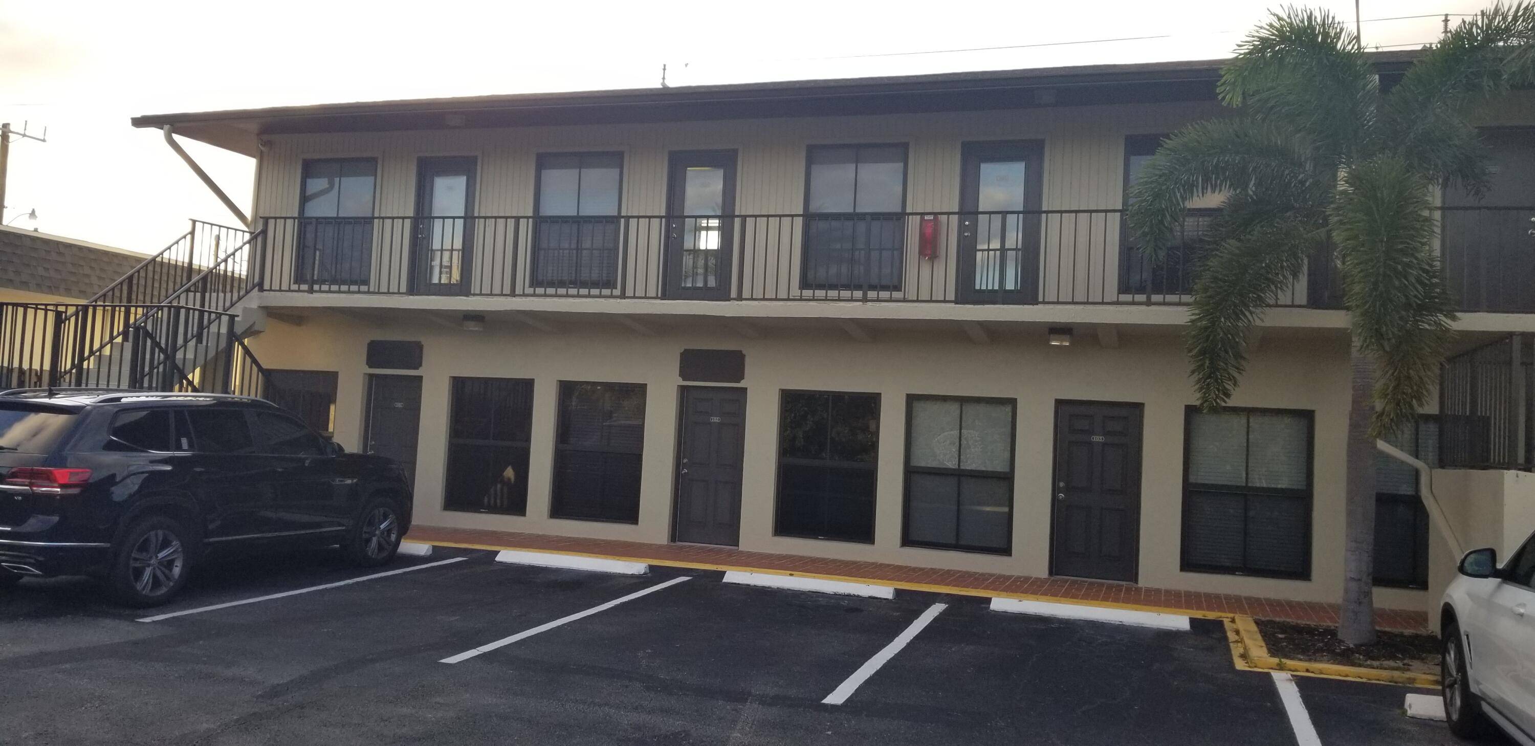 A professional office condo located in Jupiter near the intersection of Indiantown Road and Alternate A1A.