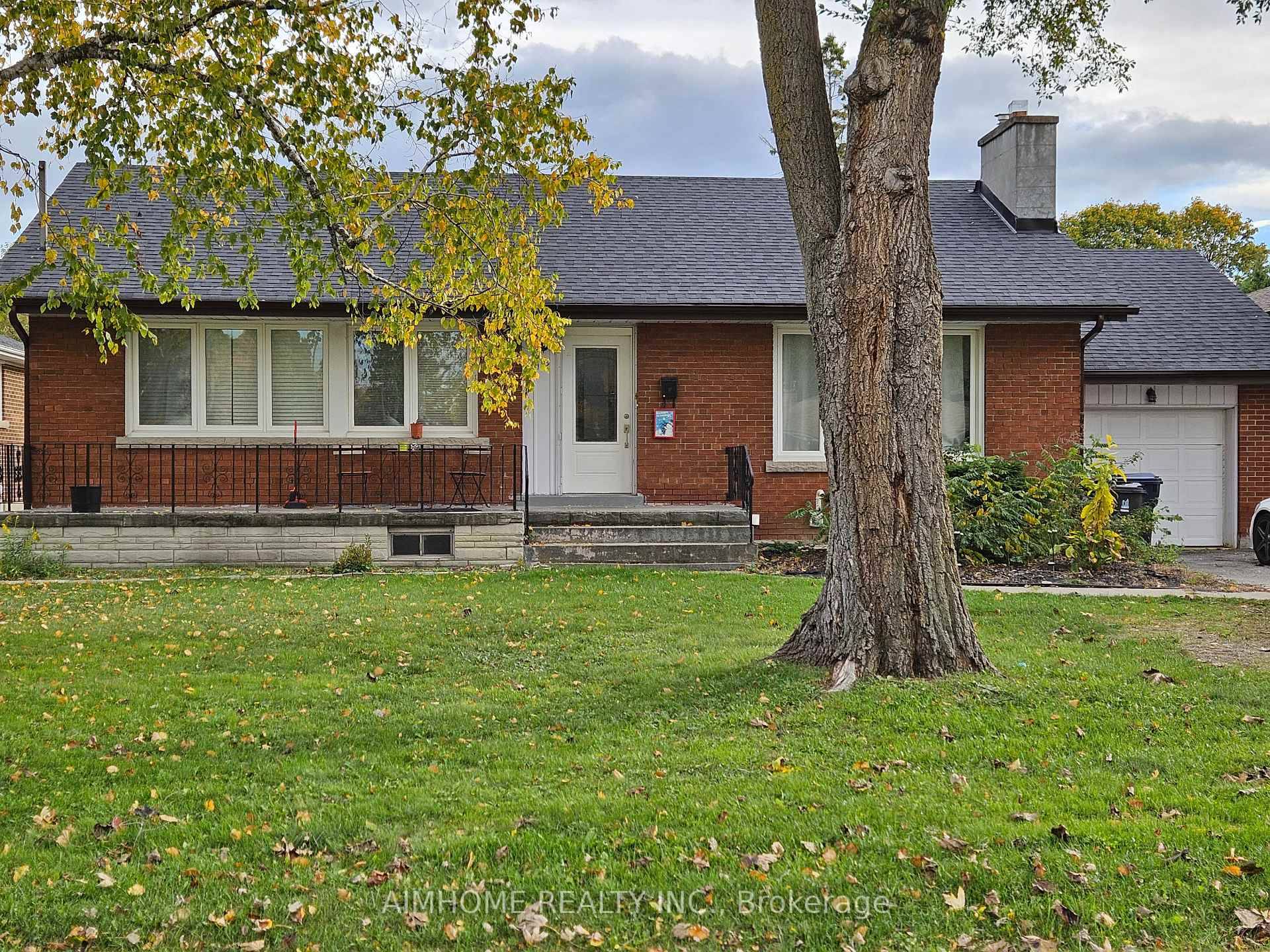 Main floor bright room washroom share shower, the rental price included all utilitiles and internet.