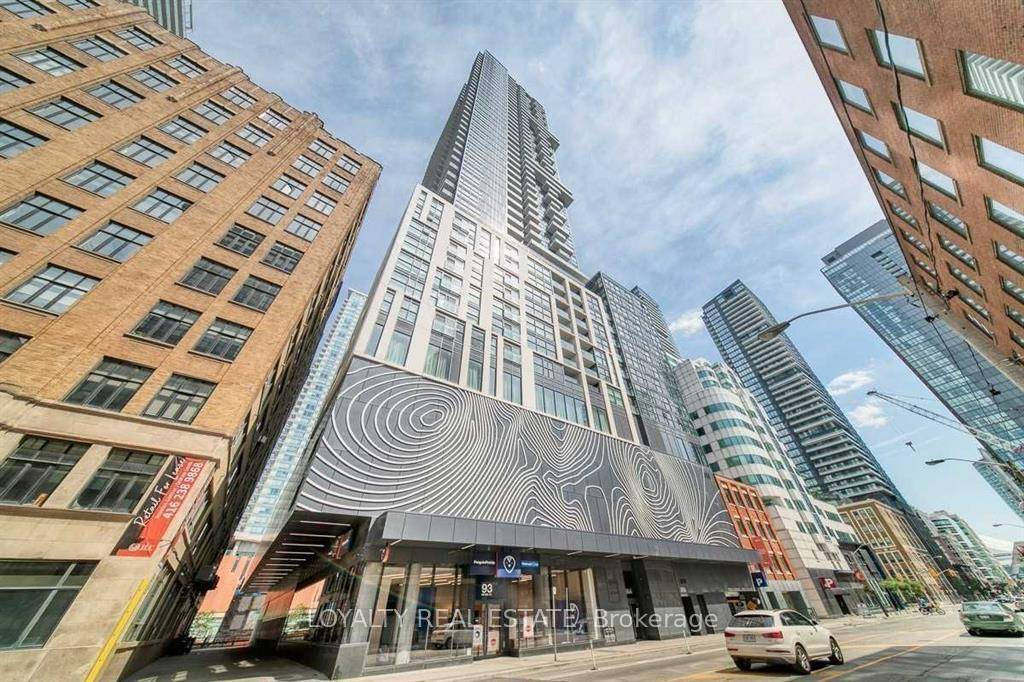 Stylish And Contemporary 1 Bedroom Den, 1 Bathroom Condo In The Heart Of Toronto's Vibrant Entertainment District.