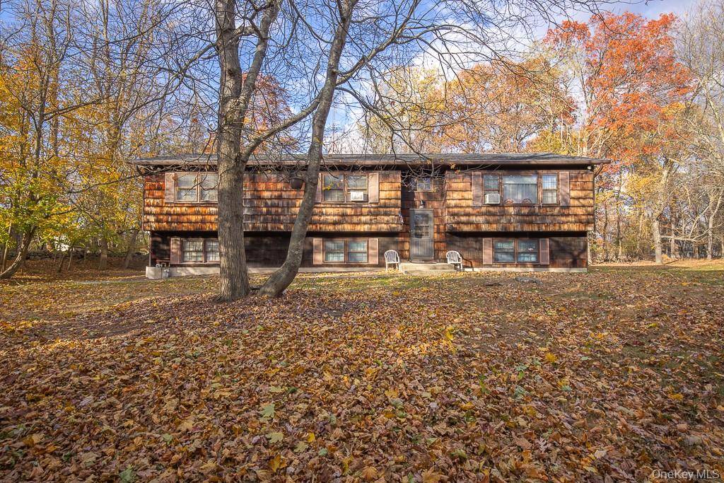 This 60 ft Hi Ranch sits on a beautiful, flat 0.