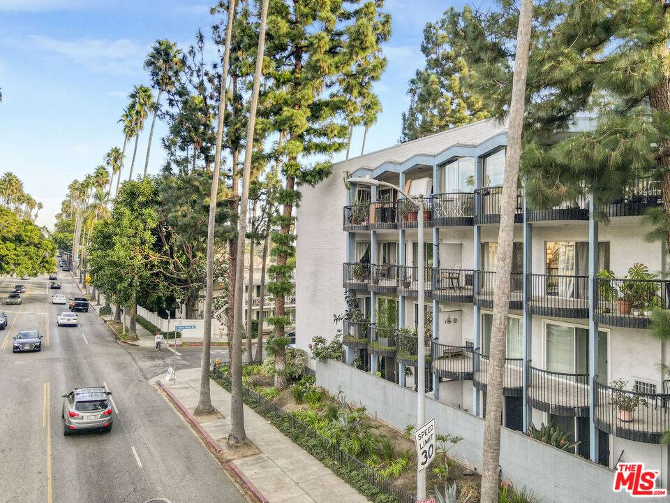 7560   Hollywood Blvd 3.0 Hollywood Hills East LA