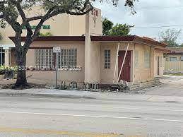 SELL SELL SELL ! ! ! This one of a kind property in the middle of the best of Hollywood is ready for your business or ideas.