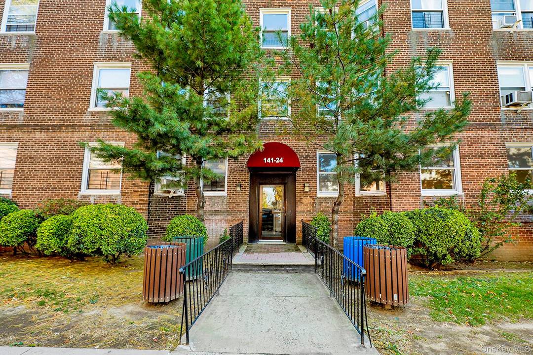 Welcome to this Investor friendly Regency Garden community, situated on a private, residential block in the heart of Flushing.