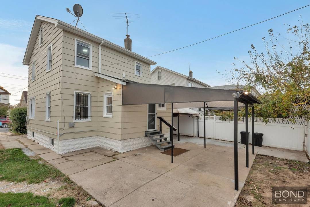 Welcome to 119 73 Merrill Street, a beautifully maintained, fully detached one home nestled on a quiet, residential block in the heart of Jamaica, Queens.