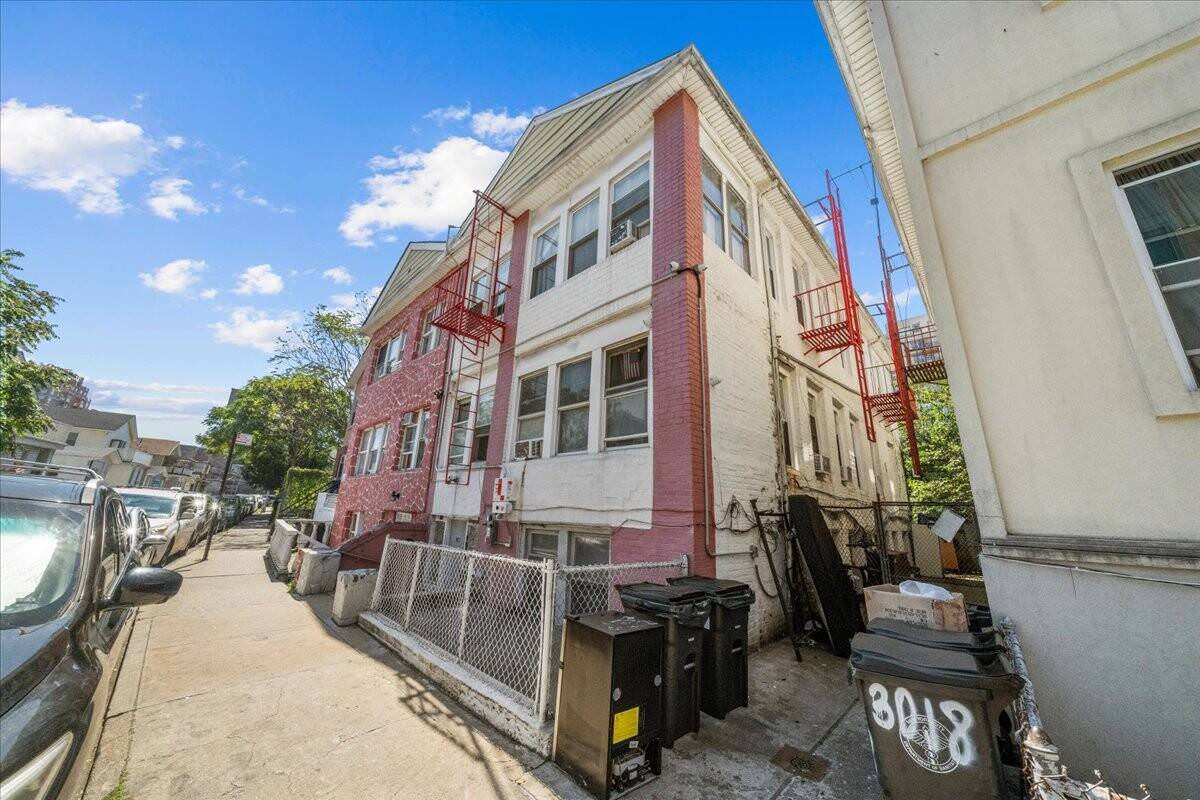 This well maintained building in the vibrant Brighton Beach neighborhood of Brooklyn offers a variety of unit types, providing a steady rental income stream.