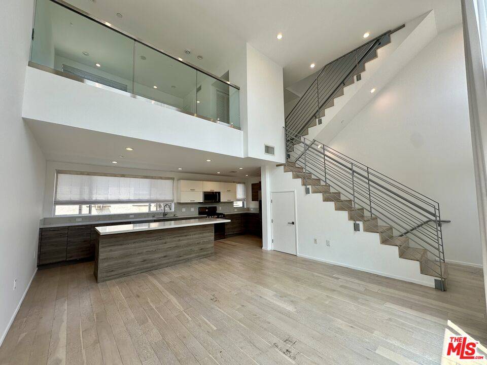5403 W Wilshire Vista Ln 2BR La