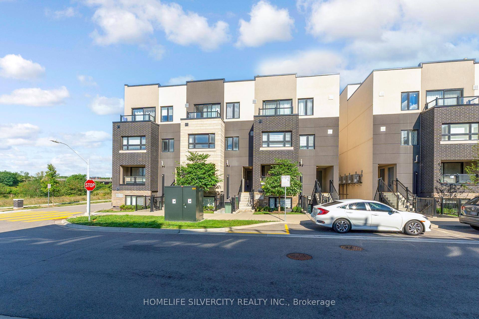 ! ! Modern 2 Bed, 2 Bath Stacked Townhome with Private Rooftop Terrace amp ; 1 Car Parking !