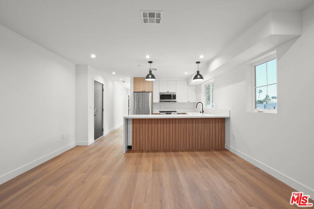 1331 N June St 4.0 Hollywood Hills East LA