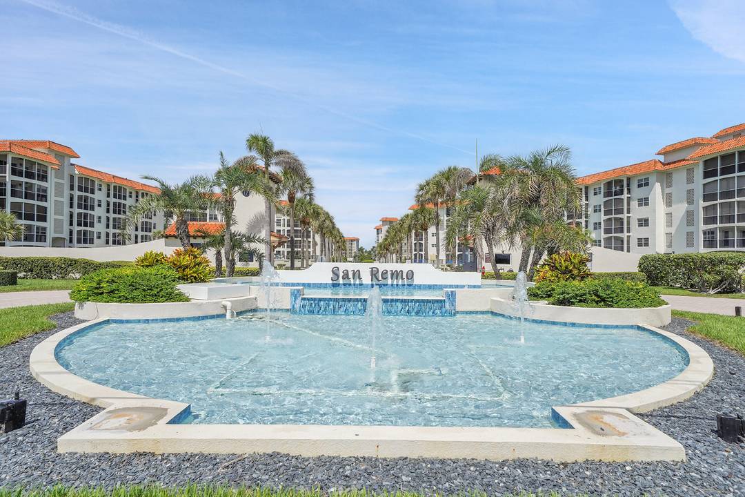 Enjoy stunning panoramic views of the marina, ocean, and Intracoastal from this beautifully renovated top floor 1 bedroom, 1 bathroom condo, offered fully furnished seasonal rental and overlooking luxury yachts ...