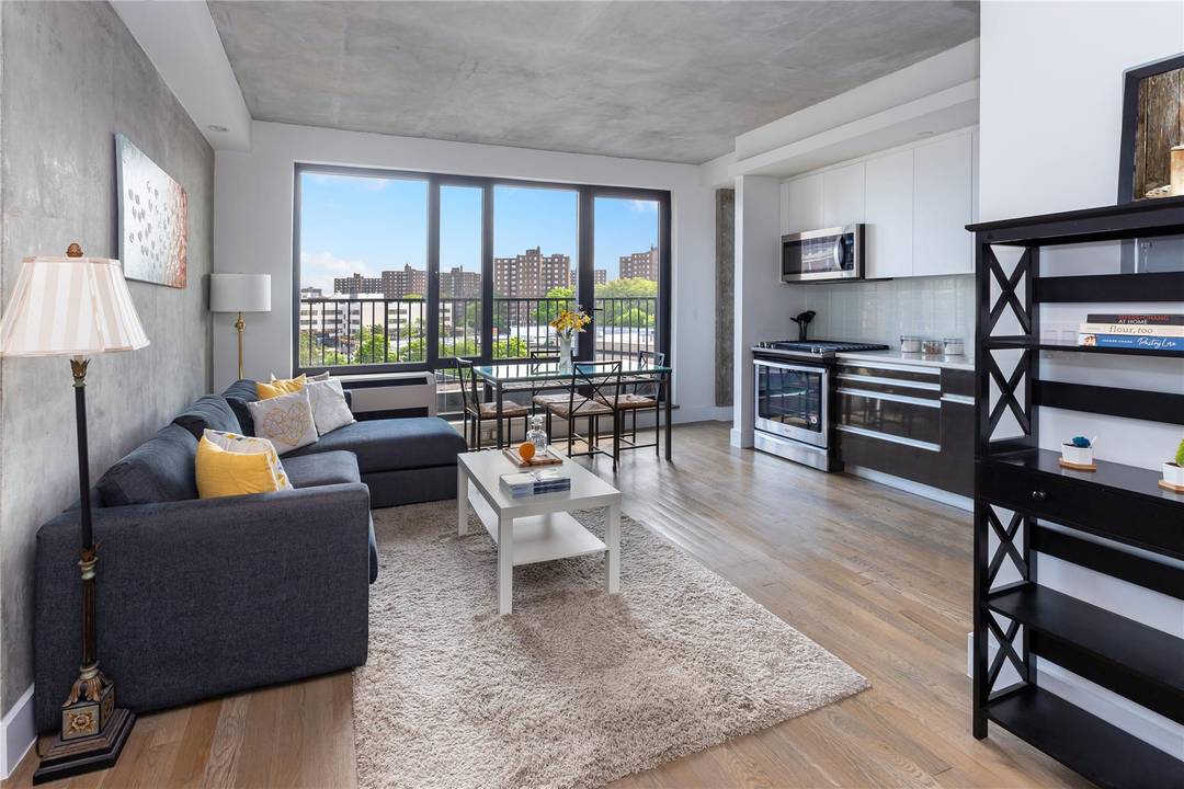 Experience the perfect blend of luxury, style, and comfort in this exceptional 1 bedroom, 1 bathroom condo located in a newly built, amenity rich building.
