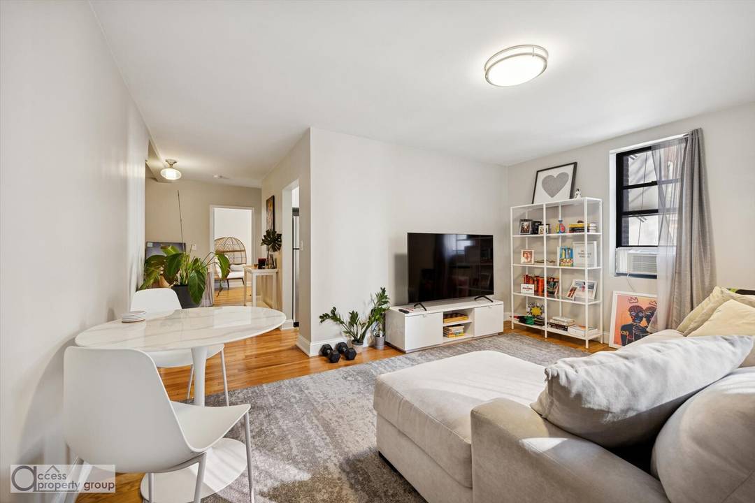 PLEASE TEXT AGENT WHEN YOU ARE AT THE BUILDING FOR ACCESS TO THE OPEN HOUSE.