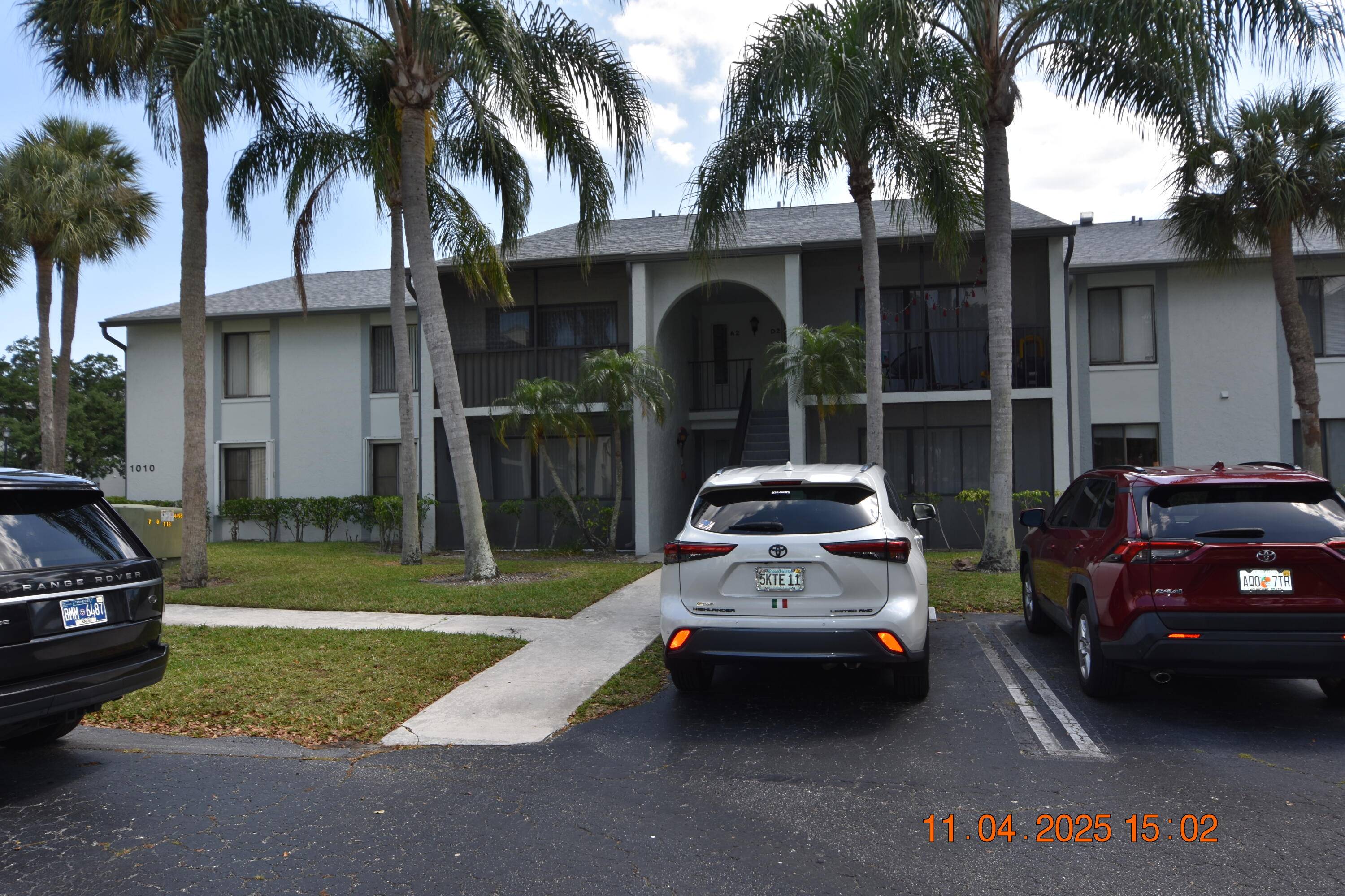 Come and see this 1st floor 3 bedroom 2 bath unit with a partial view of the lake.